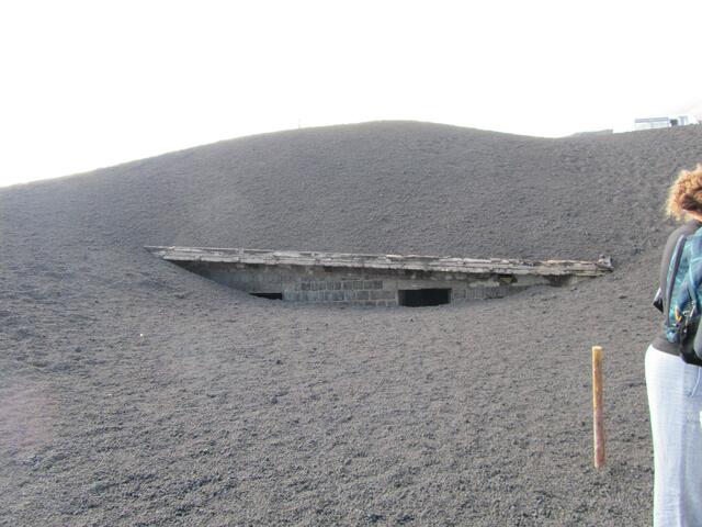 Am Rifugio Torre del Filosofo: Nur das Dach schaut noch heraus