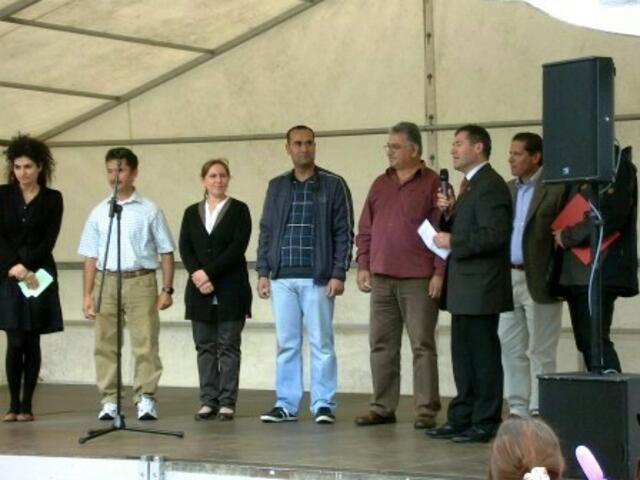 Eröffnung des "Fest der Kulturen" in Mühlheim am Main: Hier der seit 39 Jahren engagierte Ausländerbeirat; u.a. mit Corrado Di Benedetto, Vorsitzender des agah, und Hüsamettin Eryilmaz, Vorstand deutsch-türkisches Forum Stadt und Kreis Offenbach (v.r.).