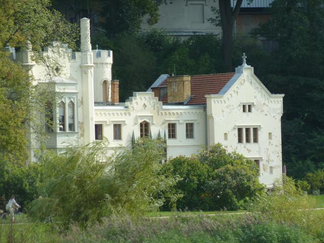 Kleines Schloss und Marstall im Park Babelsberg