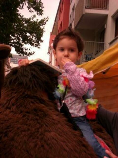 Besuch in Annes Lese- & Erzähloase beim Stadtteilfest Nordend.