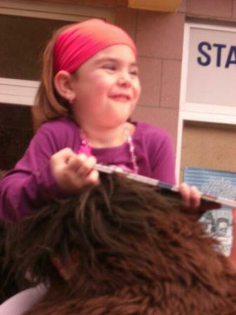 Besuch in Annes Lese- & Erzähloase beim Stadtteilfest Nordend.