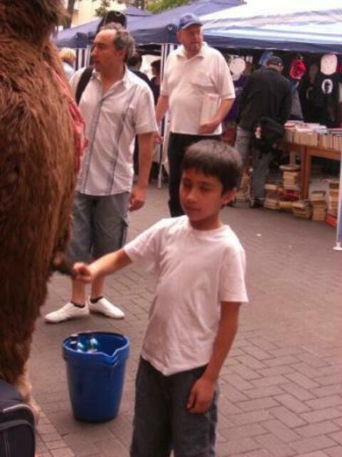 Besuch in Annes Lese- & Erzähloase beim Stadtteilfest Nordend.