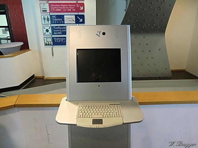 2 Terminals, beide außer Betrieb. Schade.