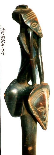 Knauf mit Maskenträger der Tschokwe aus Angola