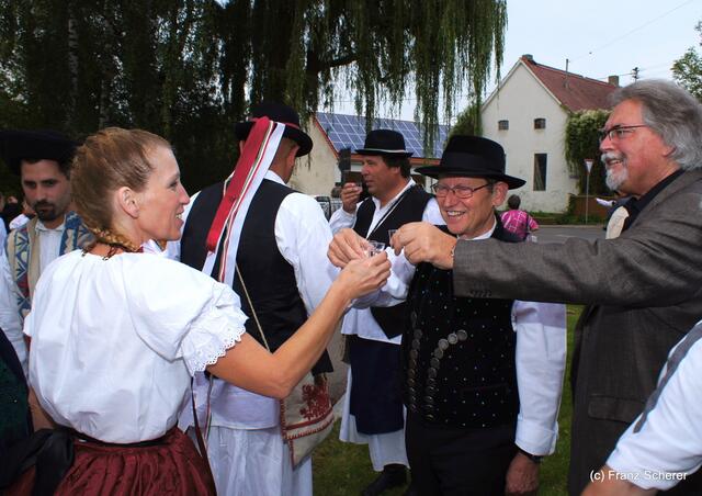 Bayerisch-ungarischer Oxentag. "Egészegére!"