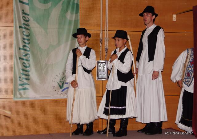Bayerisch-ungarischer Oxentag. Mitglieder der ungarischen Tanzgruppe Valicka Gyönye