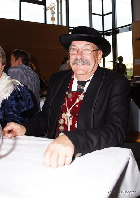 Bayerisch-ungarischer Oxentag. Peter Haugg in der Aichacher Tracht um 1900
