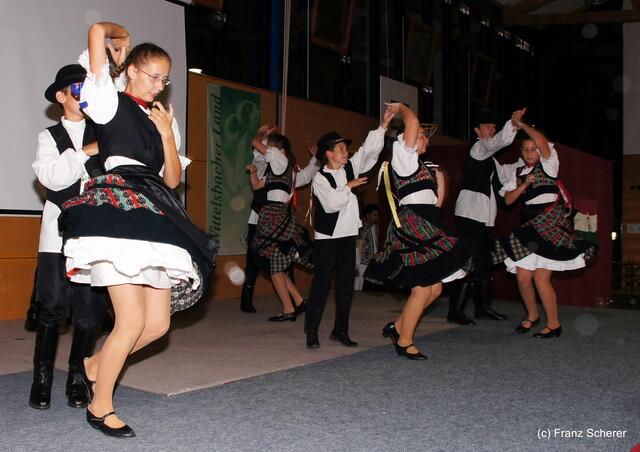 Bayerisch-ungarischer Oxentag. Mitglieder der ungarischen Tanzgruppe Valicka Gyönye