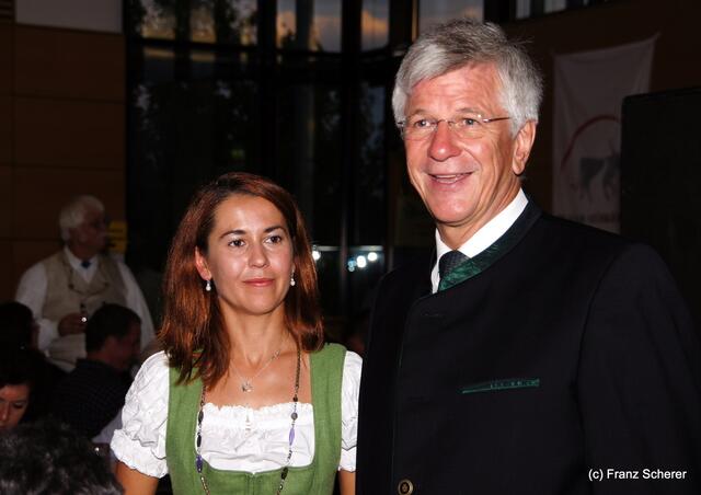 Bayerisch-ungarischer Oxentag. Landrat Christian Knauer und LAG-Managerin Beata Pástor