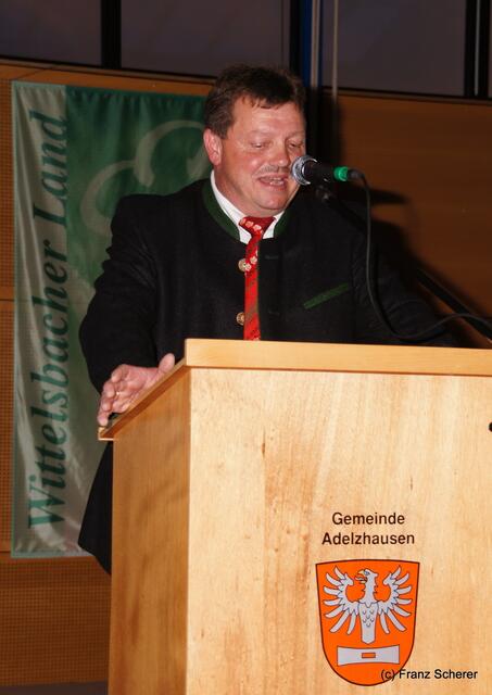Bayerisch-ungarischer Oxentag. Adelzhausens Bürgermeister Lorenz Braun bei der Festrede