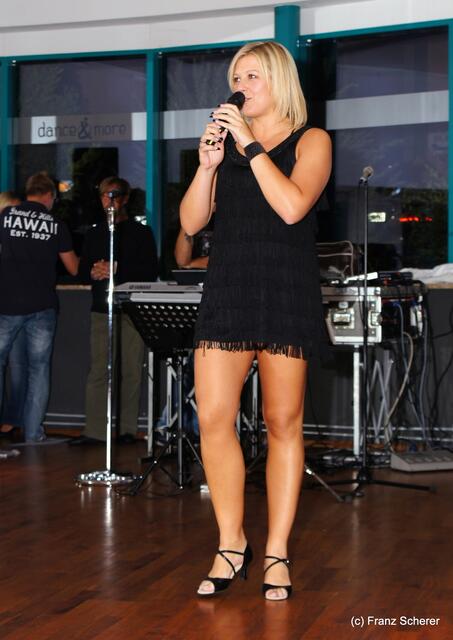 5 Jahre Tanzstudio "dance & more" in Friedberg. Impressionen von der Geburtstagsparty. Stefanie Brackmann eröffnet den Showteil des Abends