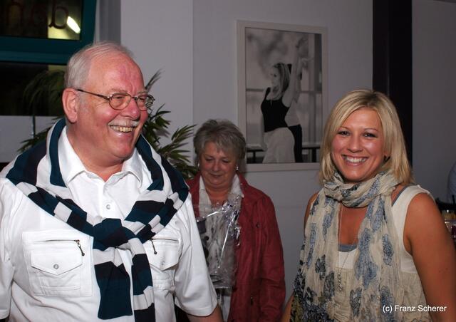 5 Jahre Tanzstudio "dance & more" in Friedberg. Stefanie Brackmanns Vater Werner gratuliert
