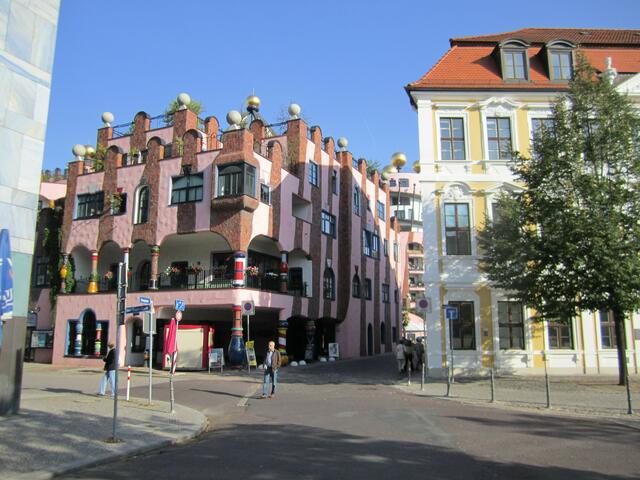 Das Hundertwasserhaus aus Richtung Dom