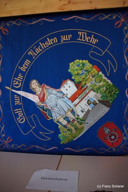 Tag der offenen Tür 2011 bei der Freiwilligen Feuerwehr Friedberg. Die Vereinsfahne
