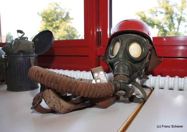 Tag der offenen Tür 2011 bei der Freiwilligen Feuerwehr Friedberg. Historisches Einsatzgerät