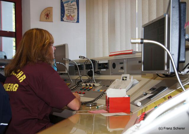 Tag der offenen Tür 2011 bei der Freiwilligen Feuerwehr Friedberg.Blick in die Einsatzzentrale