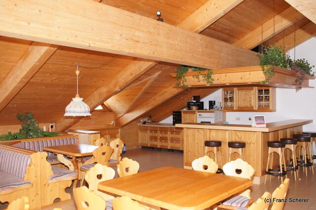 Tag der offenen Tür 2011 bei der Freiwilligen Feuerwehr Friedberg. Blick in den Vereinssaal für offizielle Anlässe.