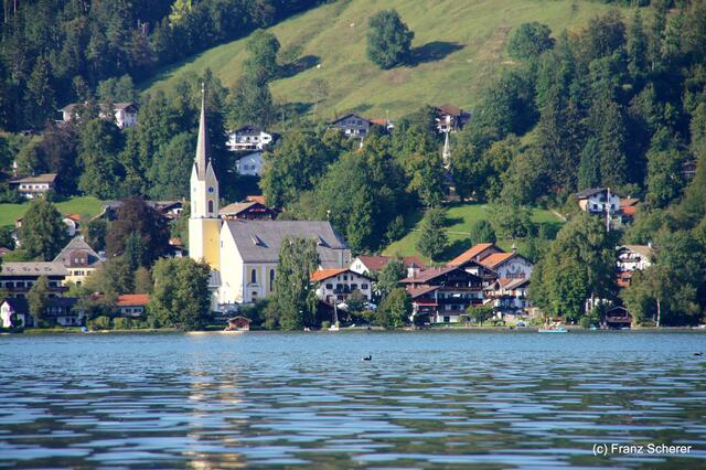 Sommerbilder 2011 - unterwegs in Deutschland. Impressionen vom Schliersee und seiner Umgebung. Blick auf die Schlierseer Pfarrkirche St. Sixtus