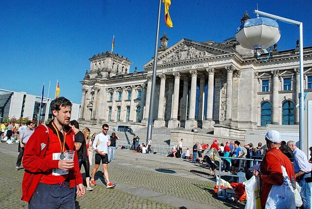 Ob unsere Bundestagsvertreter auch so bunt zum Regieren kommen ???