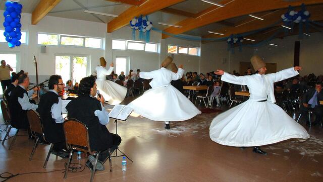 Die "drehenden Derwische": Eindrucksvoll und schön. Die Sema-Zeremonie ist ein Trance-Tanz, ein religiöses Ritual.