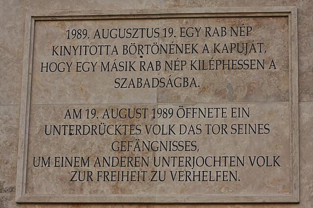 Diese Gedenktafel wurde von Bundeskanzlerin Angela Merkel enthüllt