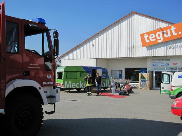 Freiwillige Feuerwehr Eckartsberga am MDR-Meckermobil.