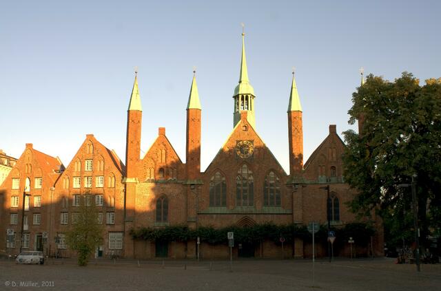 Heilig-Geist-Spital in der Abendsonne.