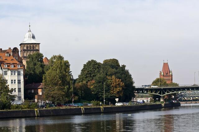 Burgtor und Brückenkopfhaus der Hubbrücke.