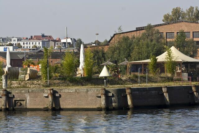 Damit wird auch die beliebte "Strandbar" Geschichte sein.