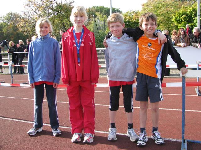 ... nämlich die sportlichen Kinder der Lauf-AG der Grundschule Adelheidsdorf. Fotos (14): Christina Heins/Blazek