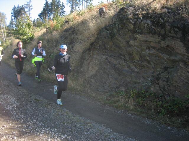 3 km vor dem Ziel, Bianca Stanieda wird dann 3. Frau beim Marathon