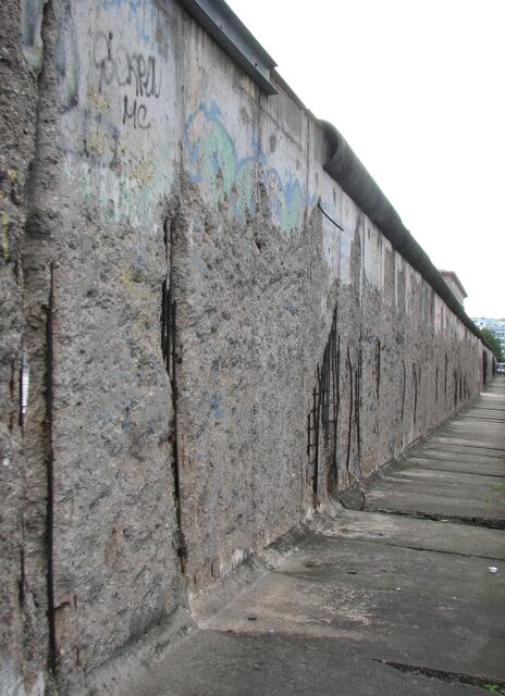 Reste der Berliner Mauer: Unvorstellbar, dass diese Mauer Berlin früher geteilt hat.
