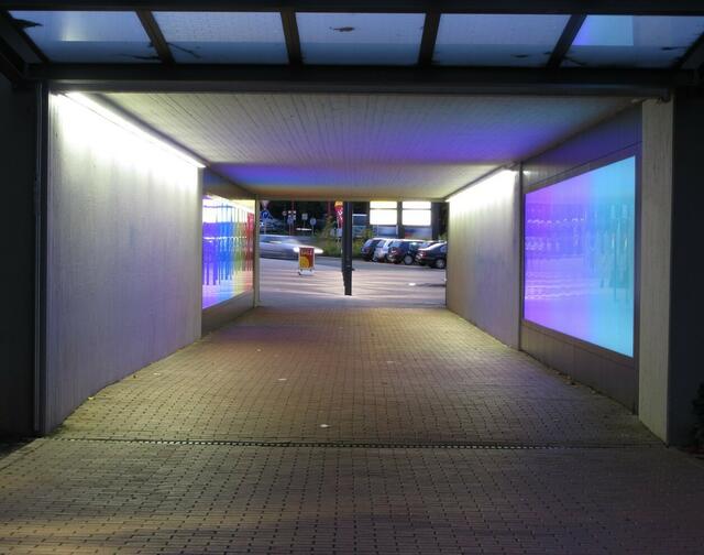 Unterführung am Einkaufszentrum mit neuer Beleuchtung
