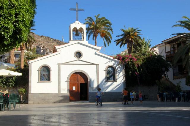 Los Gigantes, Plaza an der Kirche