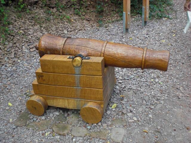 Holzkanone für´s Foto der Kinder