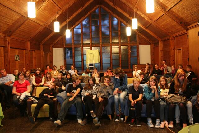 Innenansicht der Notkirche; Jugendgottesdienst am 23.09.2011
