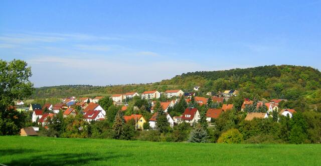 Blick von der B 87 über Eckartsberga-Mallendorf zum Neubaugebiet "Am Heideweg".