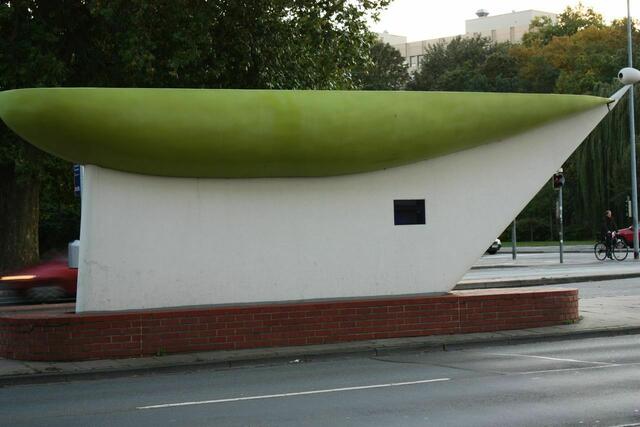 Eine der 9 modernen "Busstops" in Hannover