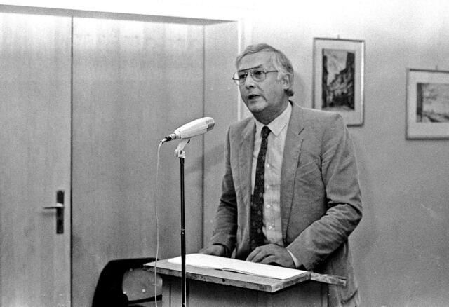 Siegfried Hebstreit begrüßt im Namen der AGDV alle Gäste zum kreativen Palaver.