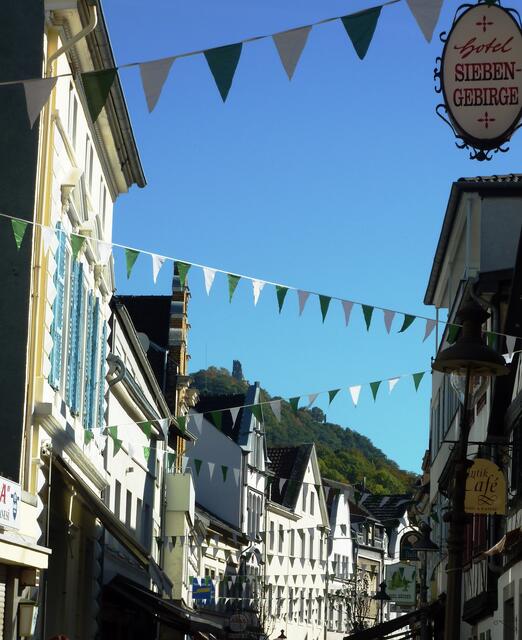 Königswinter zu Füßen des Drachenfels