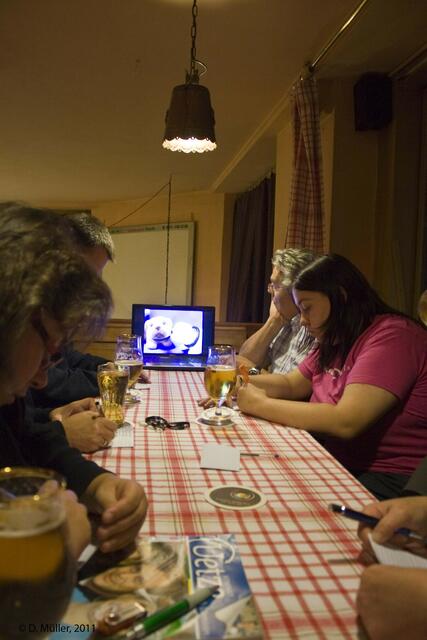 Damit Ihr auch mal seht, was da so abgeht beim Fotostammtisch: Konzentrierte Arbeit.