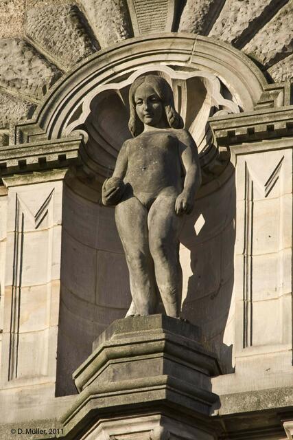 Figur am Neuen Rathaus.
