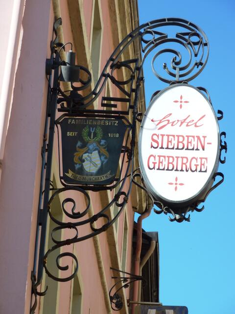 Auch dieses Nasenschild verdient Beachtung.