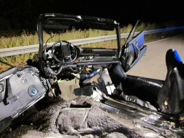 ... wurde der Fahrer schwerverletzt gerettet.