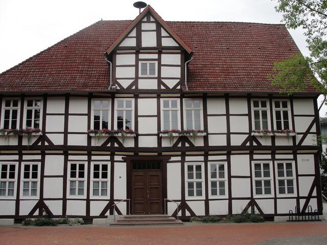 Auch das Barsinghäuser Rathaus in der Bergamtstraße...