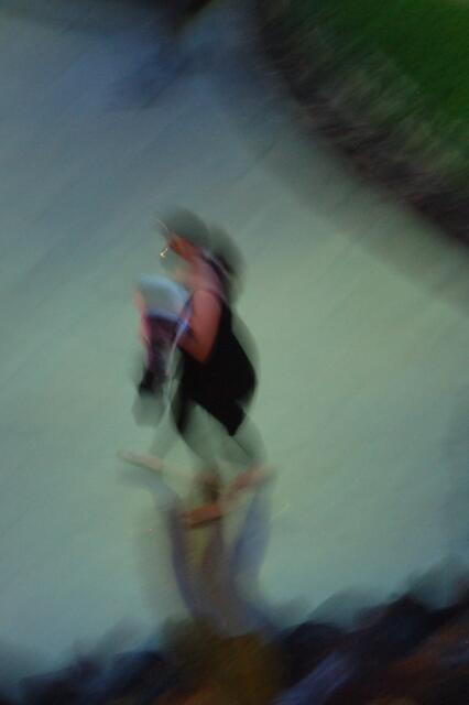 Schnell noch einen Platz an der Sonne besetzen - dann duschen und frühstücken