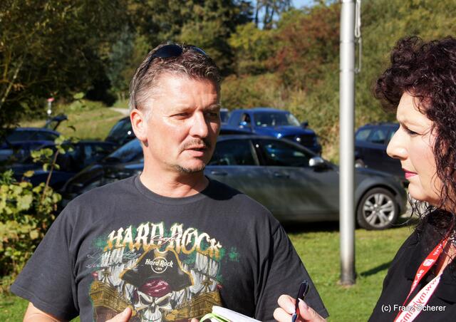 Schäferhundverein Ortsgruppe Friedberg e.V. - Vorsitzender Christian Danhofer im Gespräch mit myheimat-Reporterin Sabina Scherer