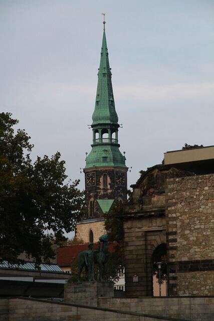 Blick von einer Leineseite zur anderen