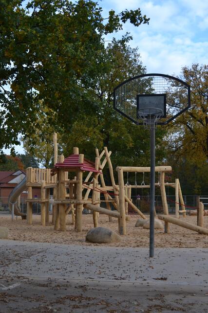 Schulhof Kaltenweide: Hier ist Platz zum Toben und Spielen (©Katja Woidtke)