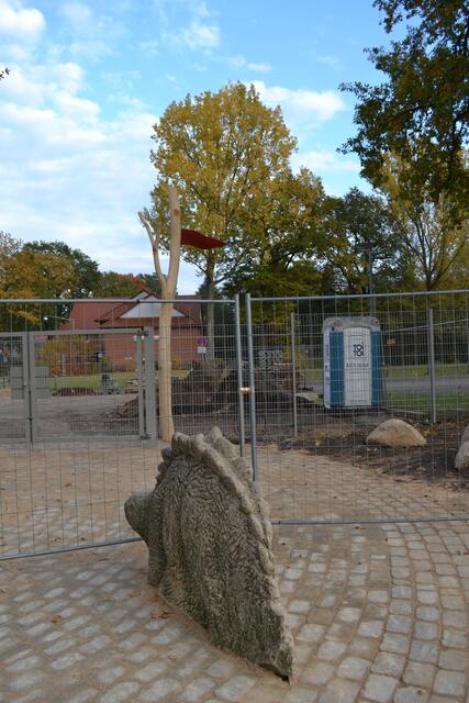 Bald ist alles komplett fertig und der Dino begrüßt an dieser Stelle wieder Schüler und Lehrer. (©Katja Woidtke)